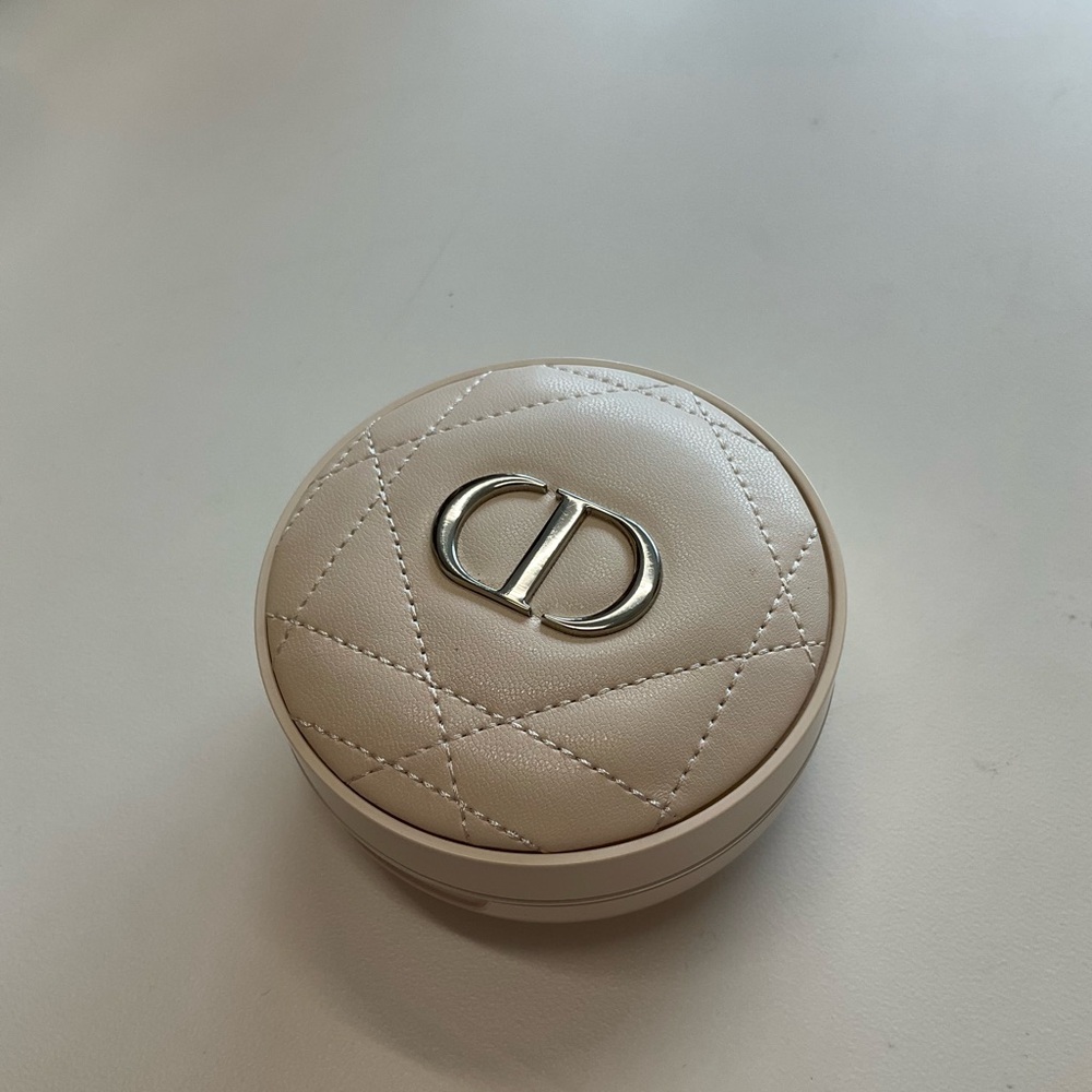 Dior cushion powder light shade - Picture 3 of 9
